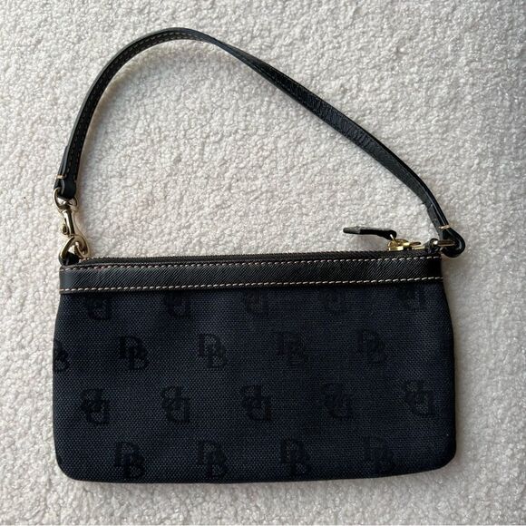 VTG Dooney & Bourke wristlet w/red interior 8” x 4.5” EUC - Picture 6 of 14